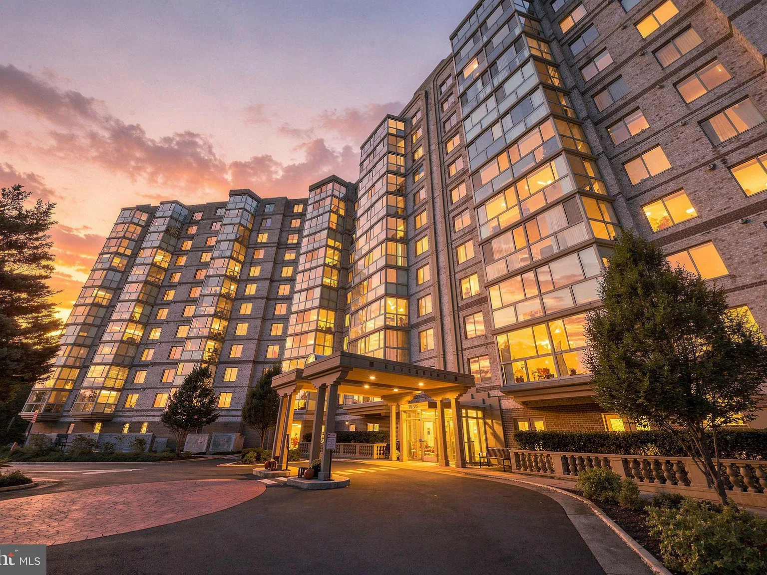 Riverbend At Lansdowne Woods — Photo 1