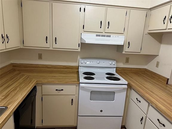 2nd image of 1920-28 SW 31st Ave