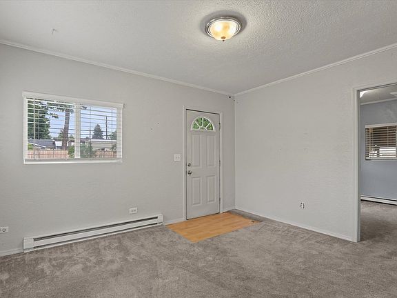 3rd image of 1021 W Columbia Ave