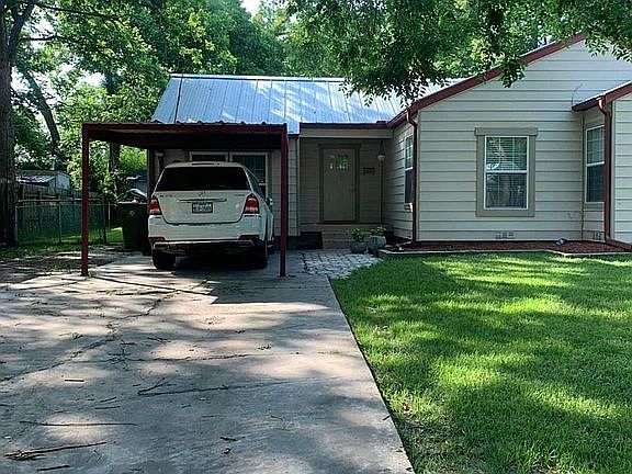 Another view of driveway 
