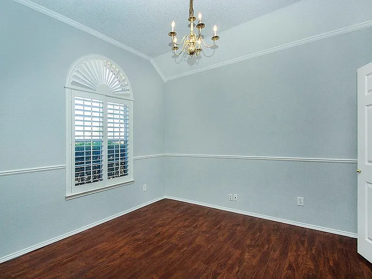 406 Leameadow Dr — Photo 8