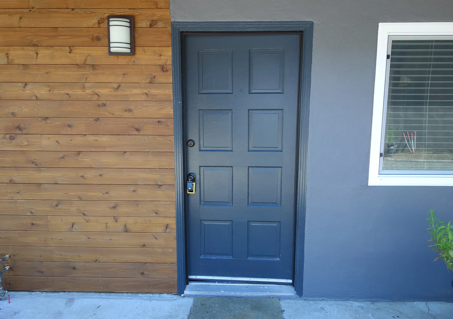 Townhome unit, 1 car parking, on-site laundry — Photo 3