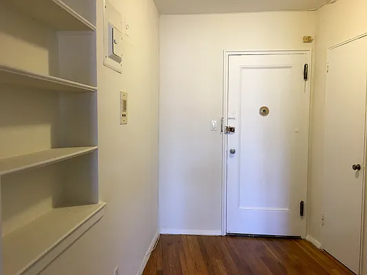 Rented by Metropolitan Equities | media 4