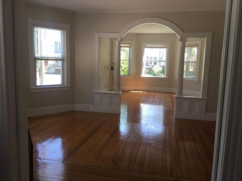 1st image of 390 Lloyd Ave #1