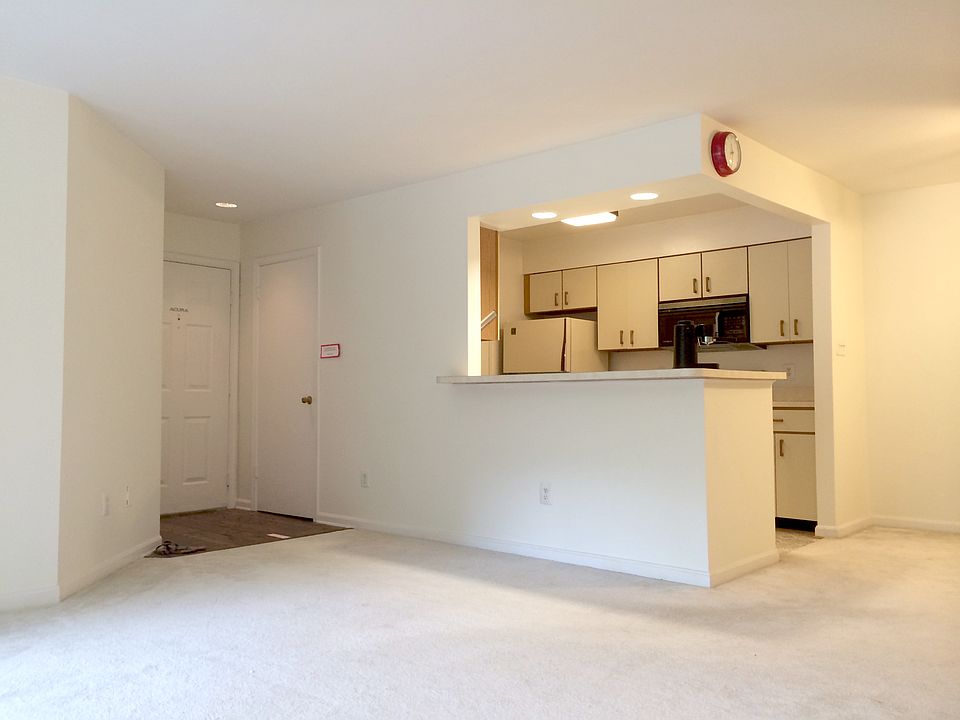 1st image of 7703 Lafayette Forest Dr APT 24