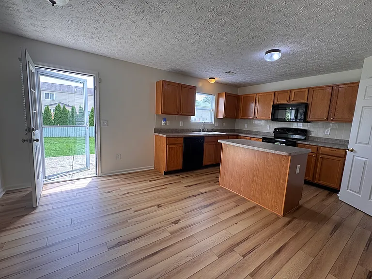 8175 Grant Park Ave — Photo 19