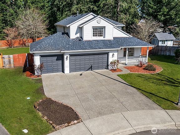 2nd image of 3424 Lynn Ct NE