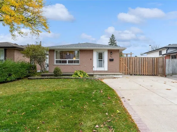 35 Lesterwood St, Hamilton, ON L8V 4P3