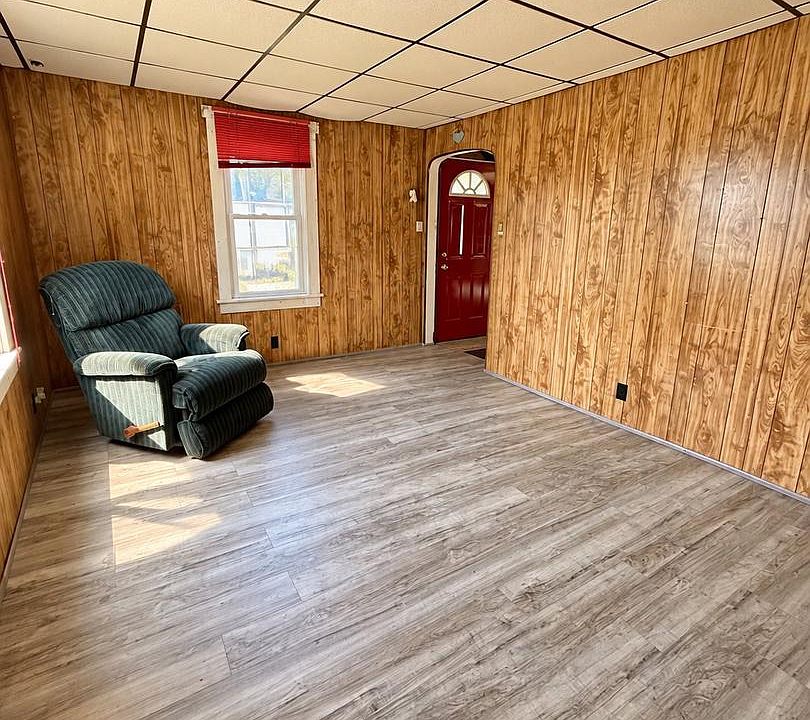 7th image of 1280 Banion Rd