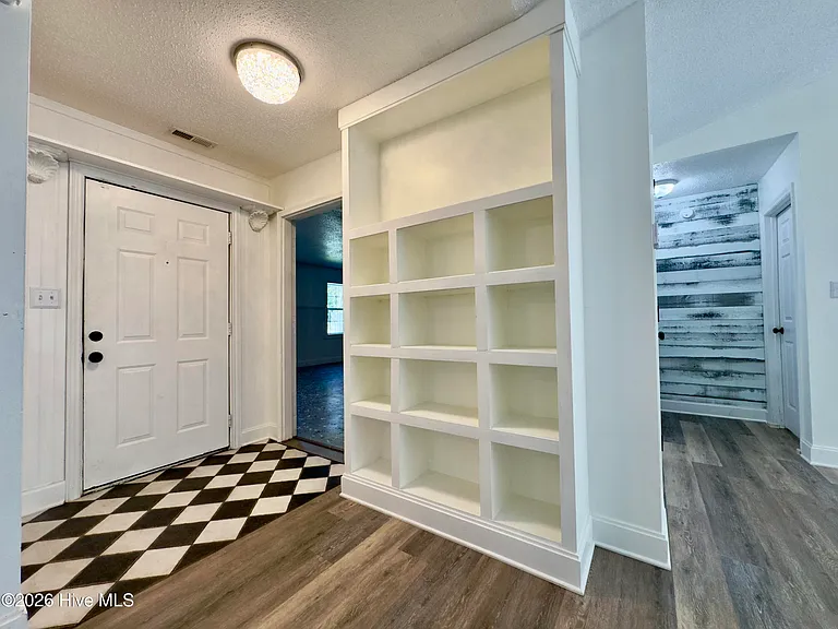 502 Worth Dr — Photo 20
