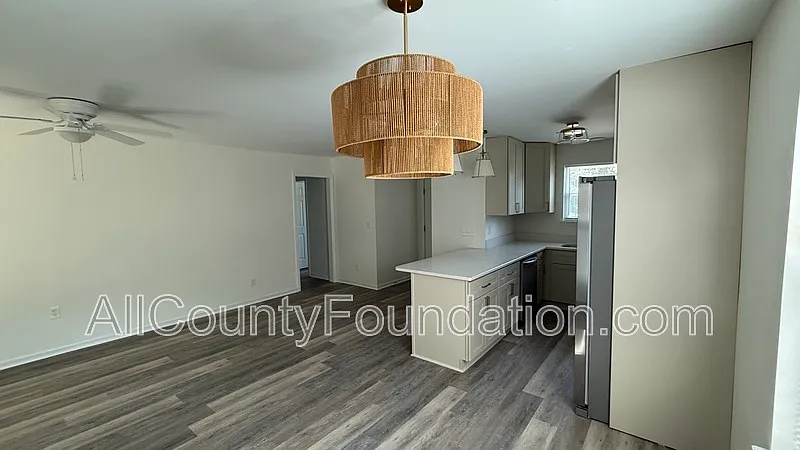 3 bed, 2.0 bath, 1144 sqft, $1,900 — Photo 3