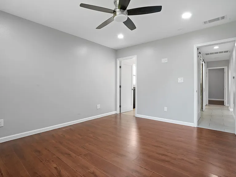 20247 Kinzie St — Photo 10