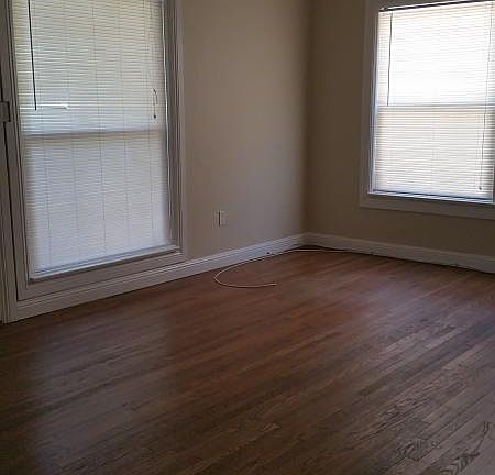 4th image of 1522 N Buena Vista St