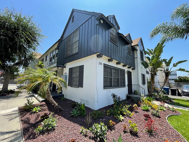 232-6 S. Harvard Blvd — Photo 8