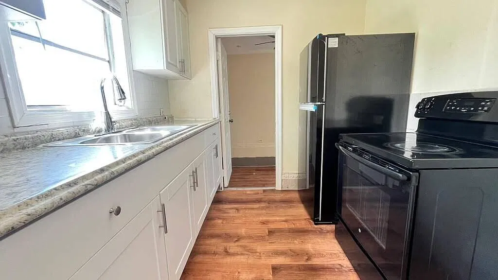 2 bed, 2.0 bath, 880 sqft, $2,150 — Photo 2