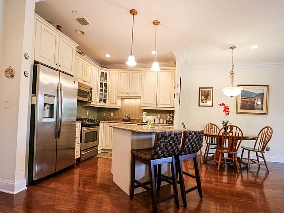 4th image of 5 Tenakill Park Dr E #104-1D