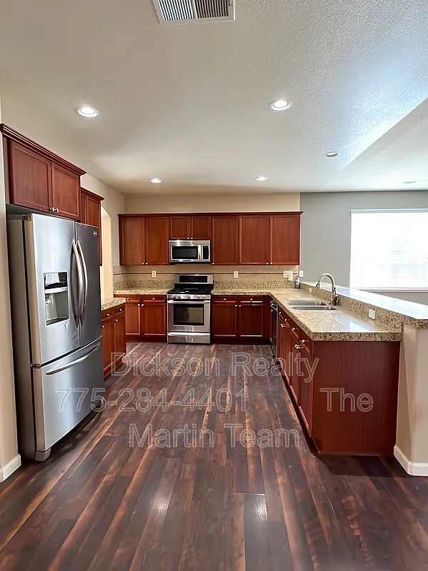 4 bed, 3.5 bath, 2632 sqft, $3,200 — Photo 4