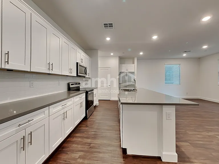 136 Charmante Tulip Ln — Photo 4