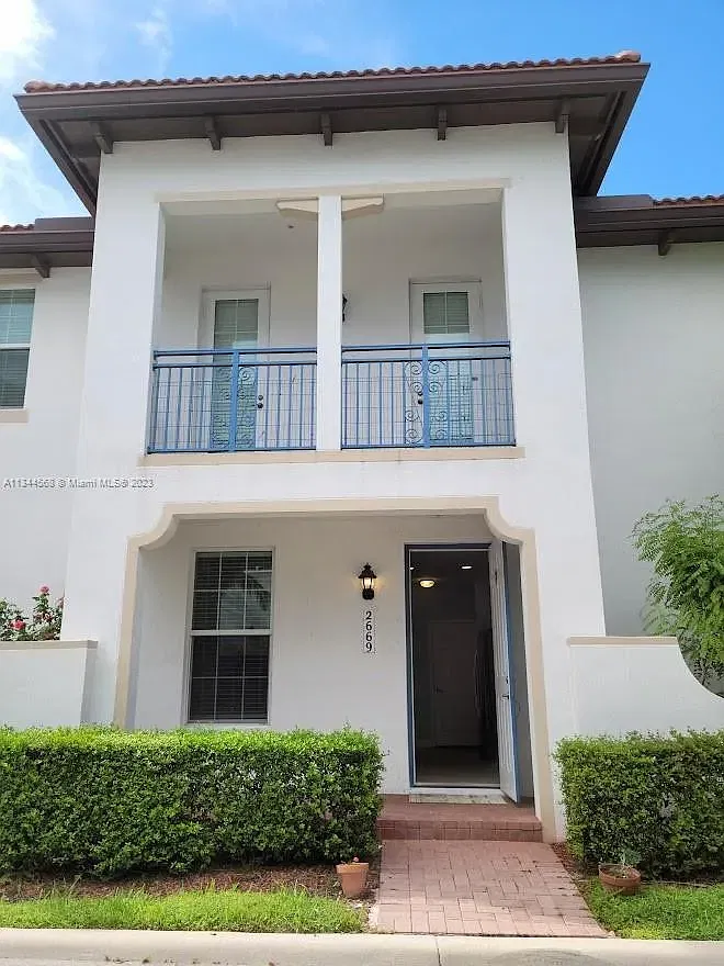 3 bed, 2.5 bath, 1790 sqft, $3,400 — Photo 4
