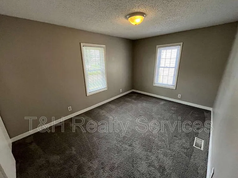 1008 E Wheeler St — Photo 9