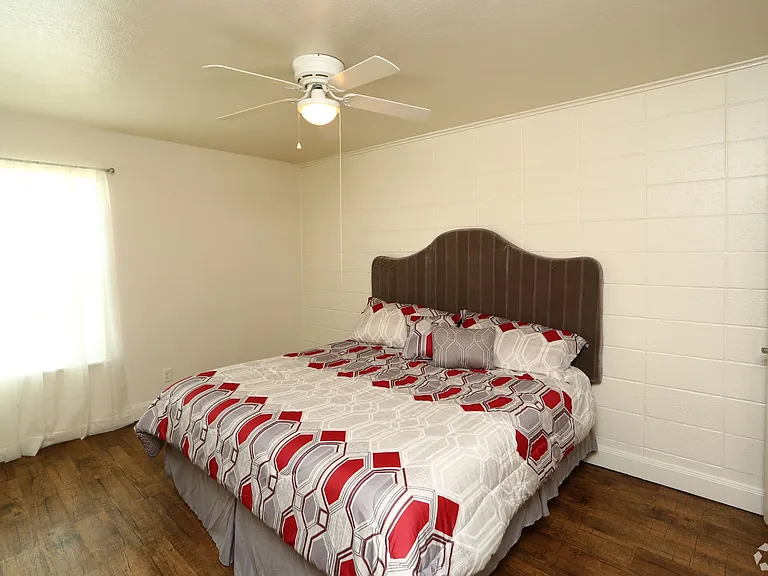 2724 Robinson Dr — Photo 5