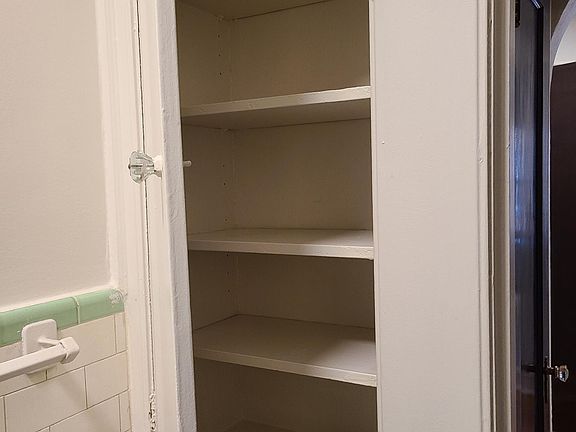 3rd image of 4336 N Hermitage Ave APT 1