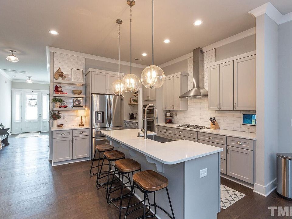 1st image of 434 Kings Lake Way
