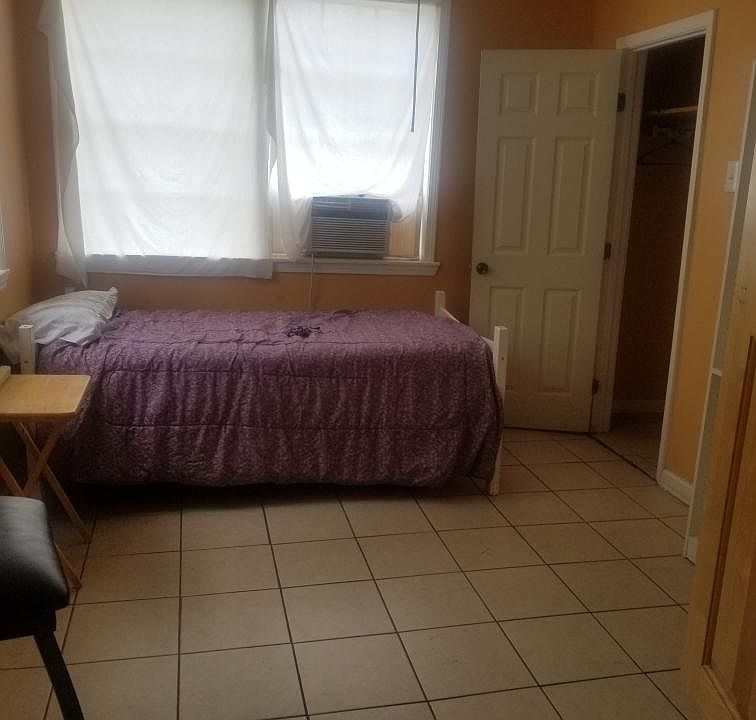 2nd image of 1516 Alabo St #1