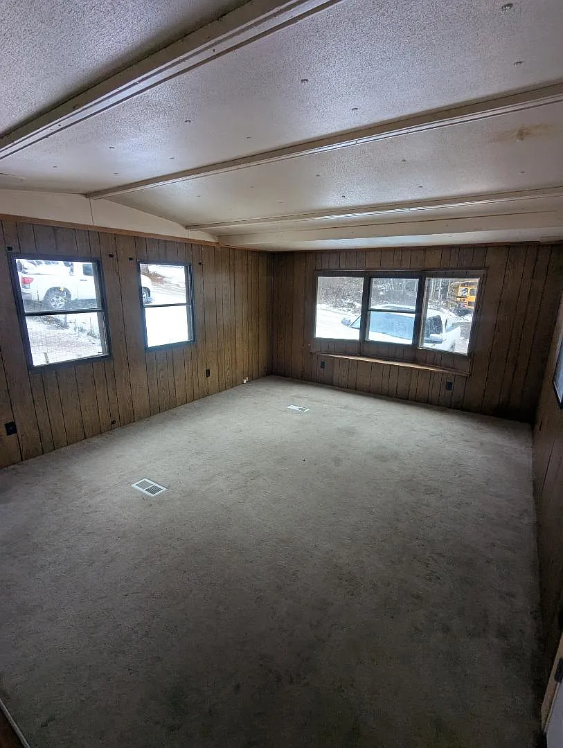 162 Pioneer Rd — Photo 2
