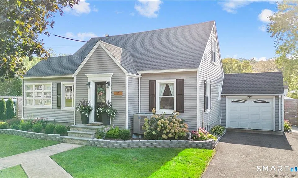 71 Woodside Ave