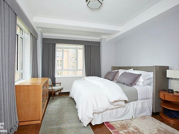 4th image of 25 Central Park W APT 11Y