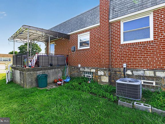 5th image of 9952 Woodfern Rd
