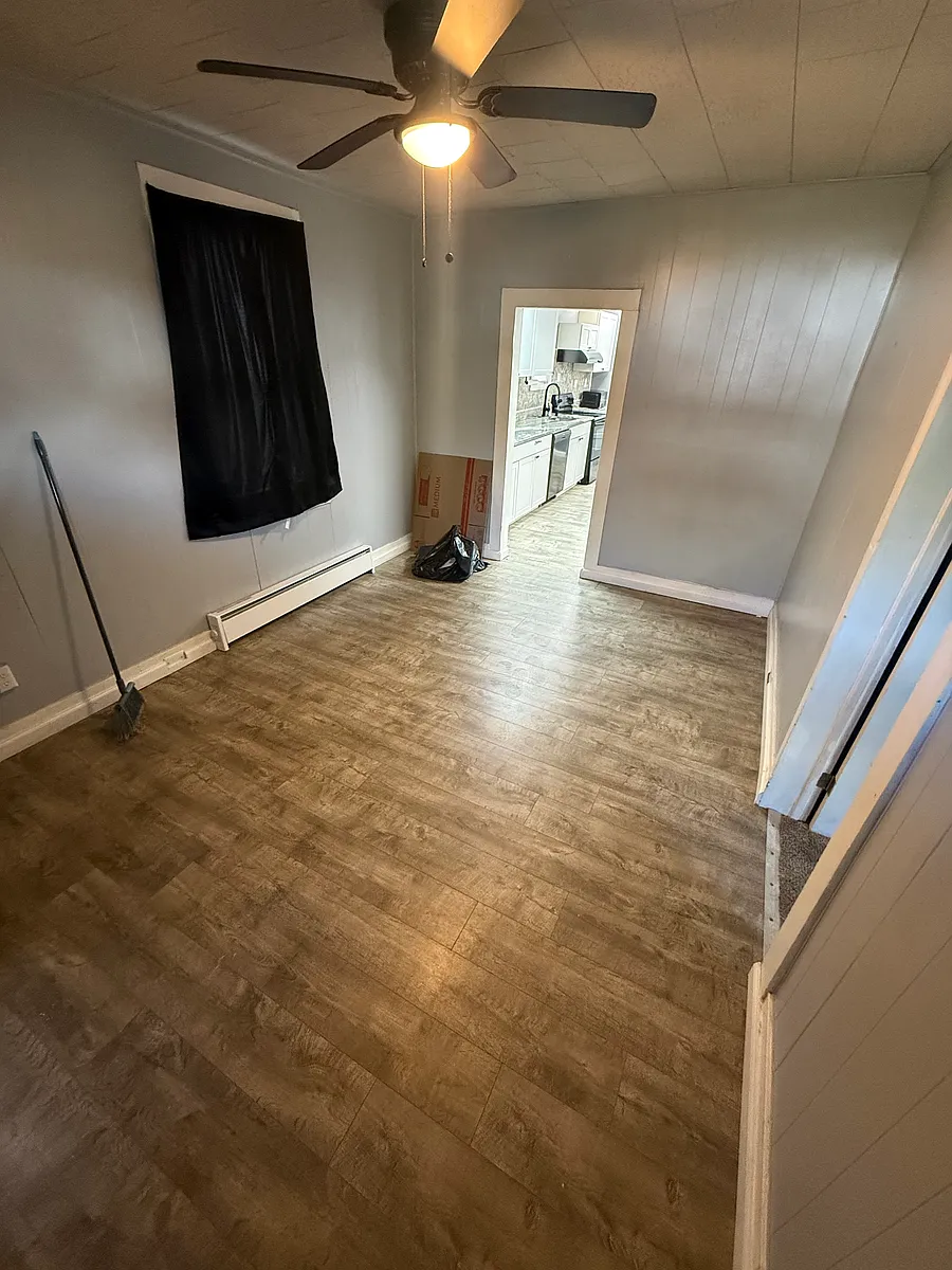 Building Photo - 915 Sanderson Ave #1