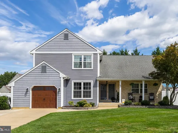 32 Longwood Dr, Sicklerville, NJ 08081