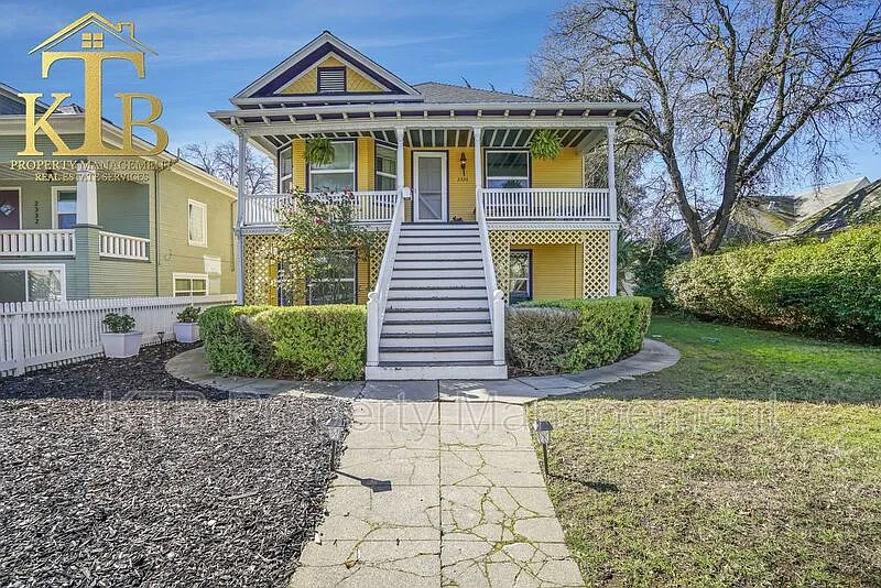 2324-2326 Castro Way photo 1