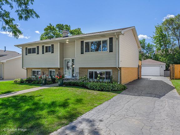 2nd image of 1006 Greenvalley St
