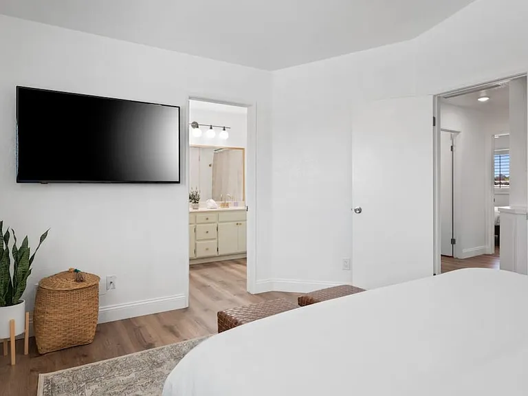 Crocus Pl — Photo 10