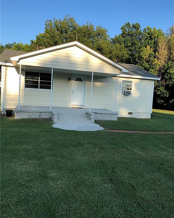 1st image of 3420 N Douglas Blvd