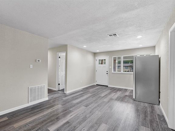 3rd image of 2309 NW Woodridge Dr