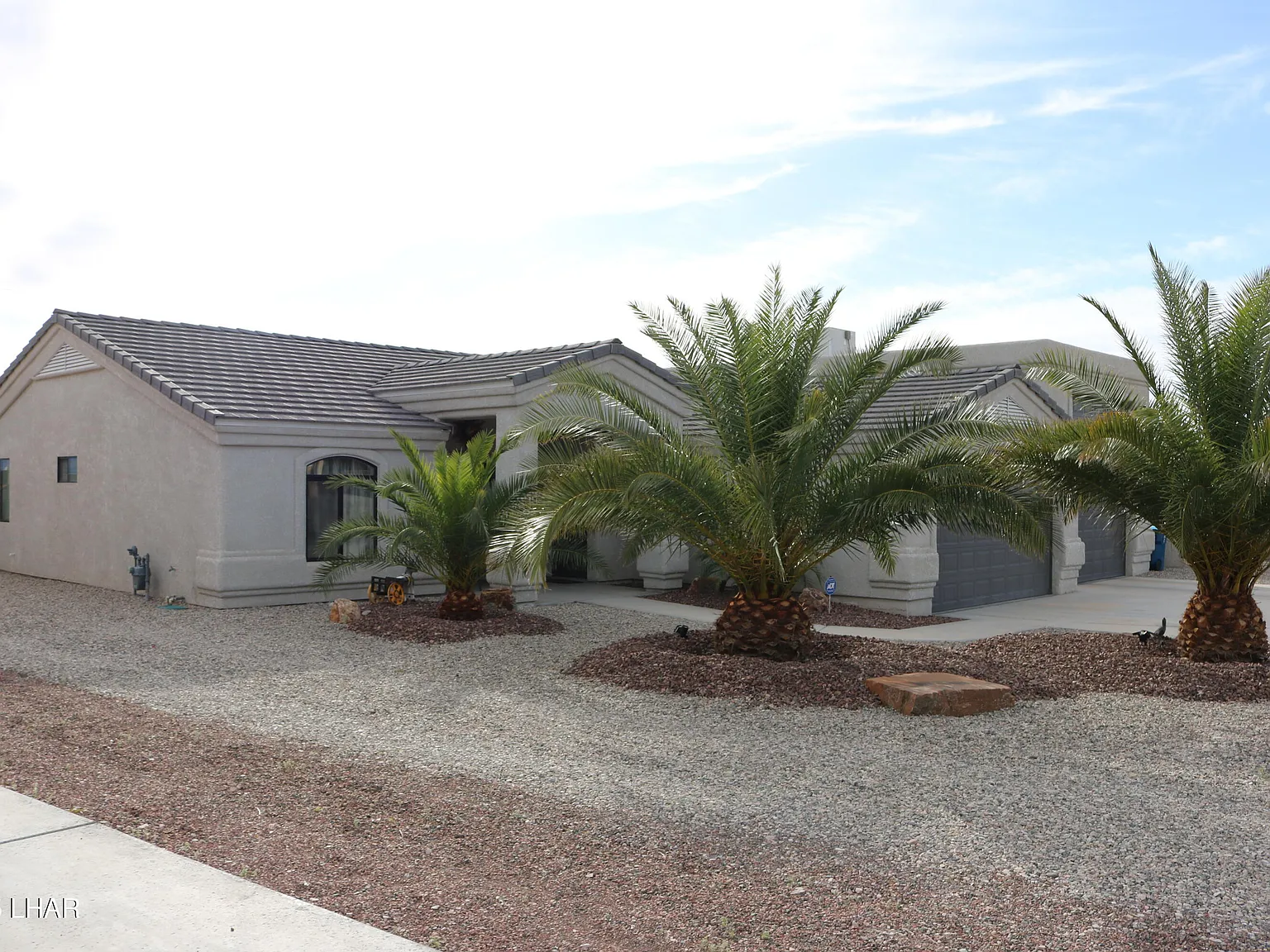 3 bed, 3.0 bath, 1681 sqft, $4,900 — Photo 3