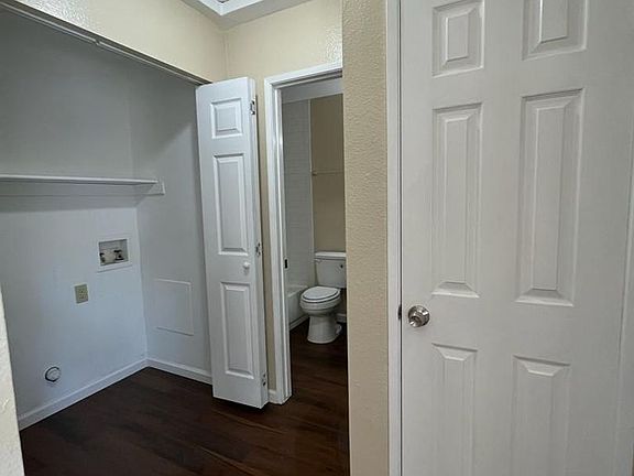 3rd image of 200-227 Hunters Ln #206