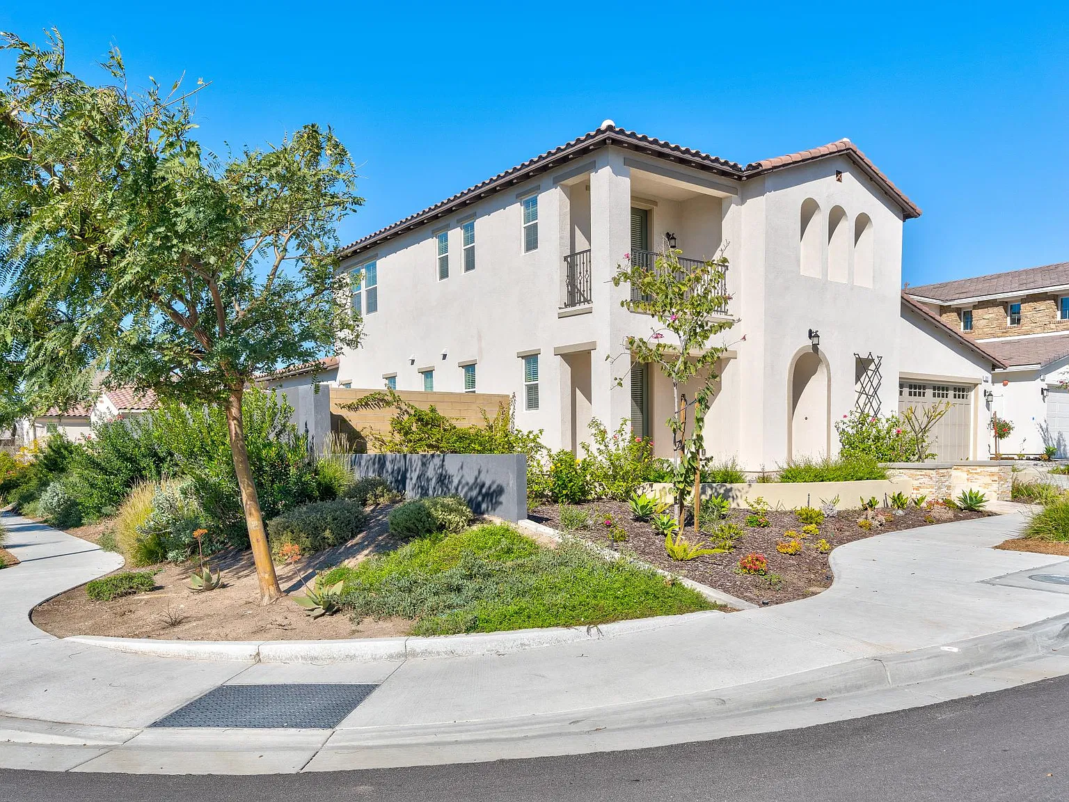 5 bed, 5.5 bath, 3936 sqft, $8,000 — Photo 4
