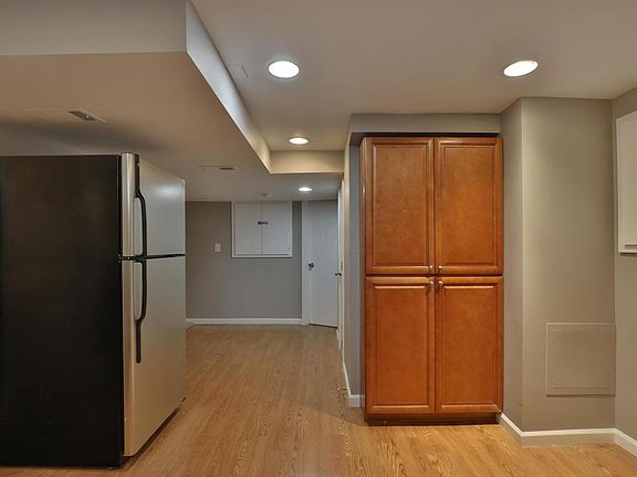 5th image of 3145 E Broad St #B