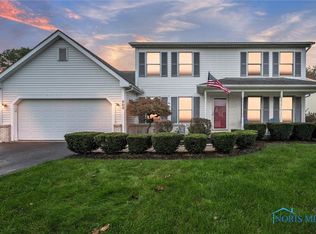 903 Orchard Dr, Rossford, OH 43460