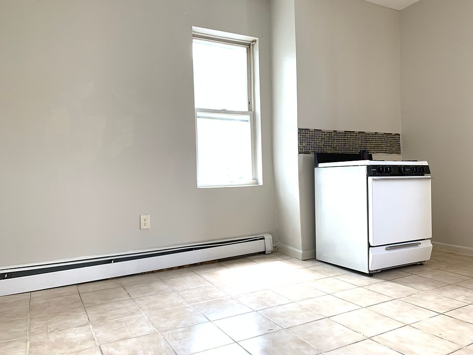 2nd image of 103 Woodlawn Ave #20E