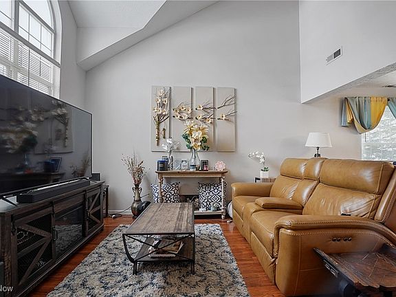 4th image of 8690 Foxwood Cir