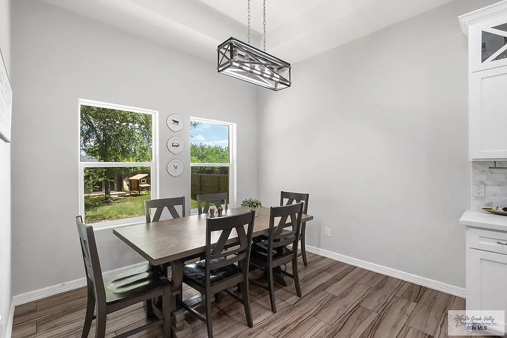 4 bed, 2.0 bath, 1700 sqft, $2,600 — Photo 4