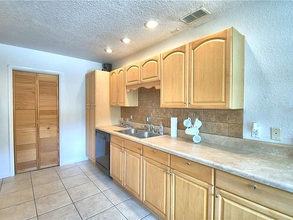 4th image of 2529 Avenue F NW