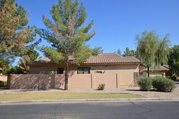 2nd image of 1918 W Olive Way