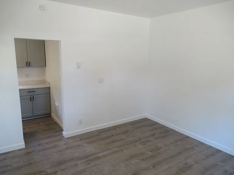 1385 Hines St SE #C — Photo 3